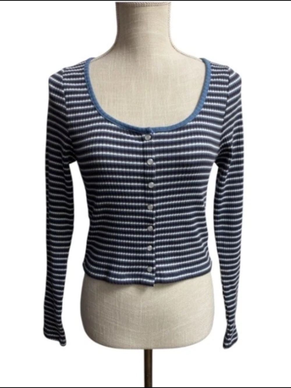 NWT! LEVI’S Britt LONG SLEEVE Ribbed TEE SNAP FRONT TOP Size S Scoop Neck Y2K